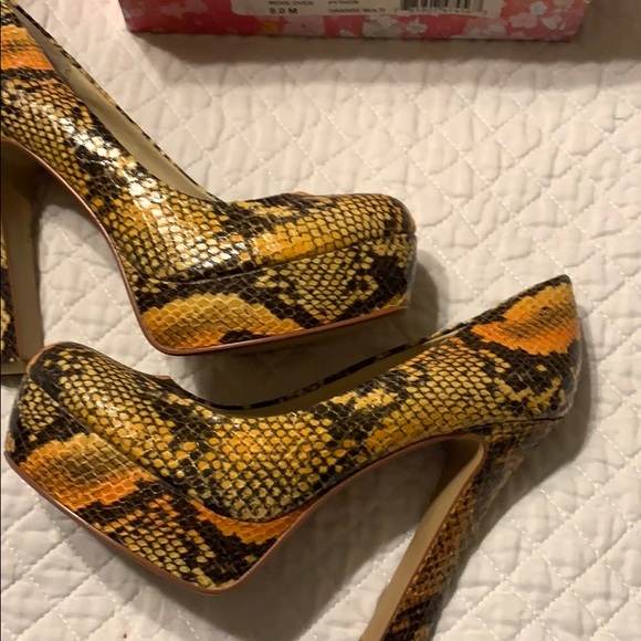 Super Cute Python High Heels - Picture 3 of 3